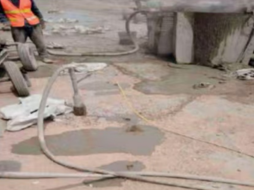 肃宁水泥混凝土路面板底注浆技术 路面脱空注浆整治方案