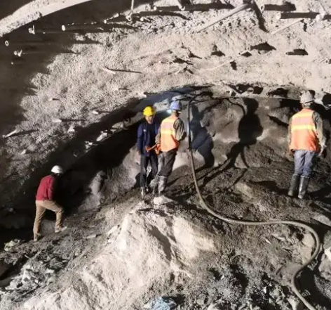 肃宁隧道拱顶带模注浆料，微膨胀注浆料的特点及施工工艺